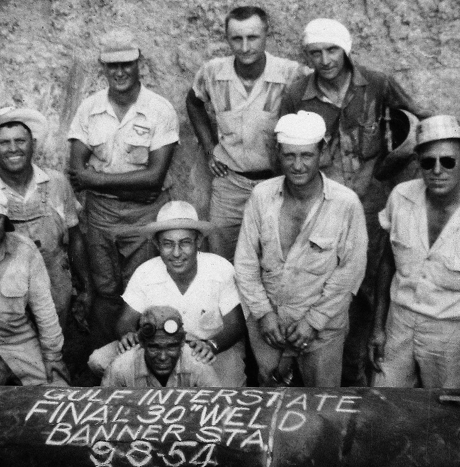 Gulf Interstate Gas Pipeline: Welders celebrate the final 30” weld at Banner Station.